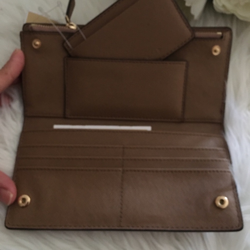 Sale ❗️Michael Kors wallet - Picture 7 of 8